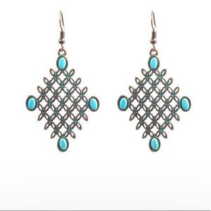 NWT Goldtone and Howlite drop earrings